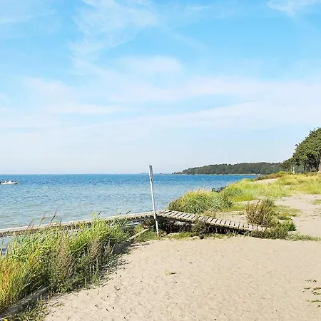 8 Person In Nysted-by Traum * Nysted