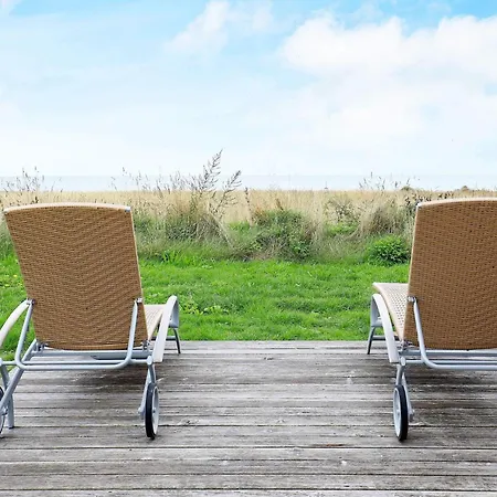 8 Person In Nysted-by Traum