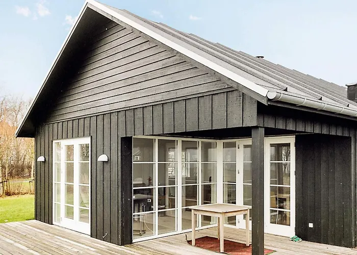 8 Person In Nysted-by Traum *