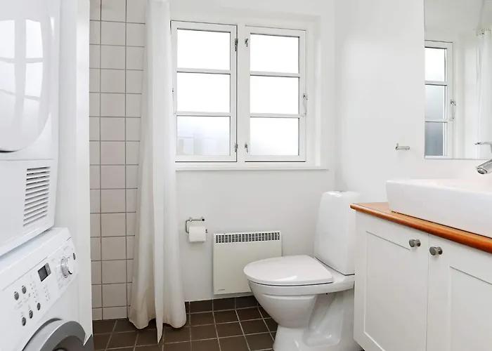 8 Person In Nysted-by Traum